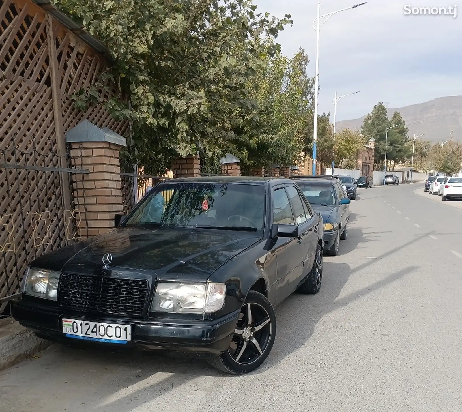 Mercedes-Benz W124, 1987