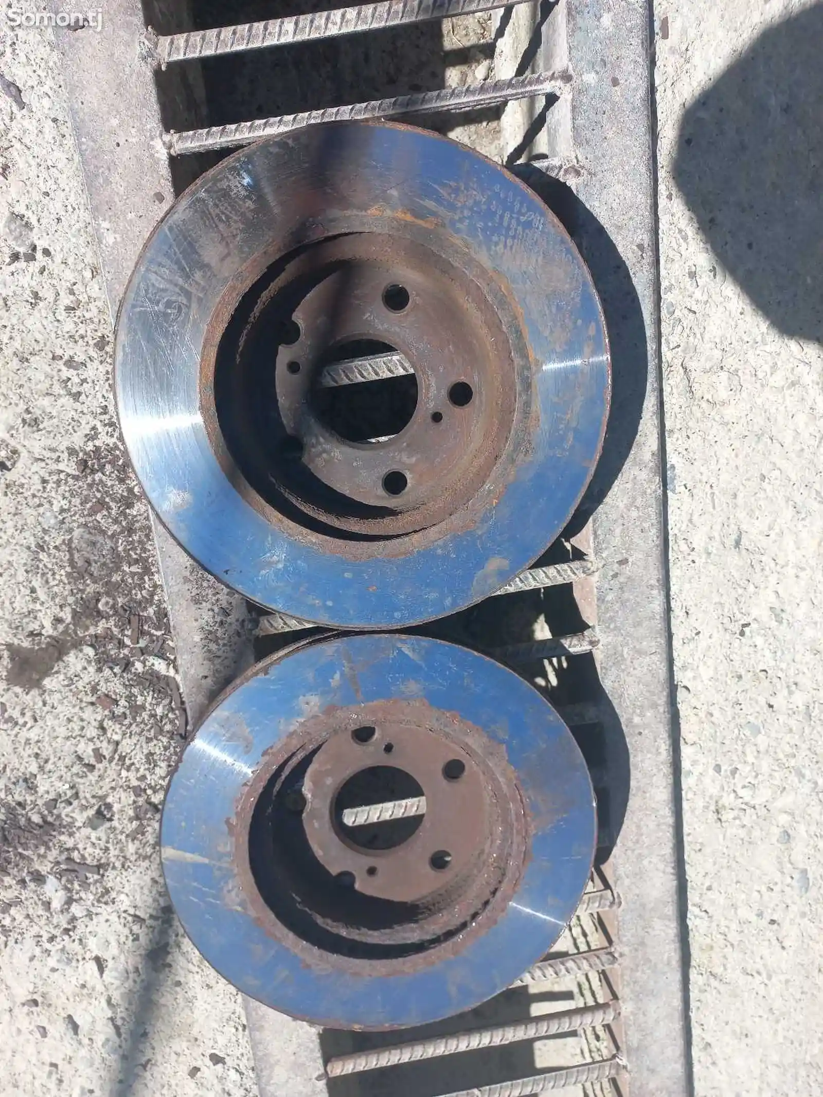 Передние тормозные диски от Toyota corolla-2