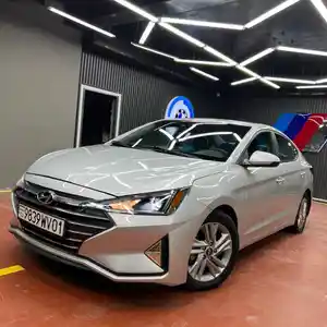 Hyundai Elantra, 2019