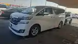 Toyota Vellfire, 2015-3