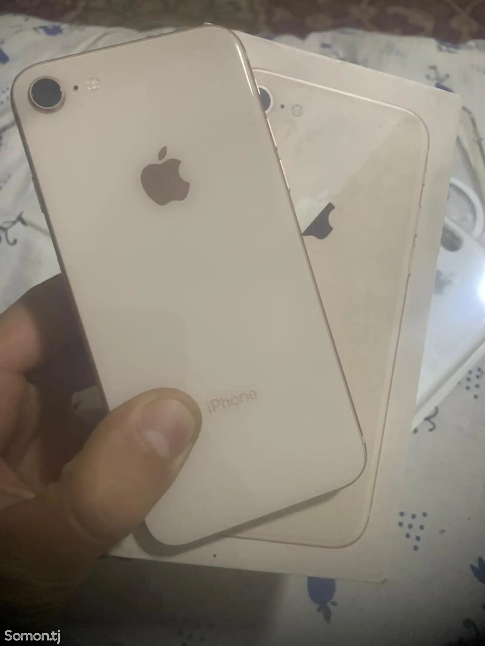 Apple iPhone 8, 64 gb, Gold-1