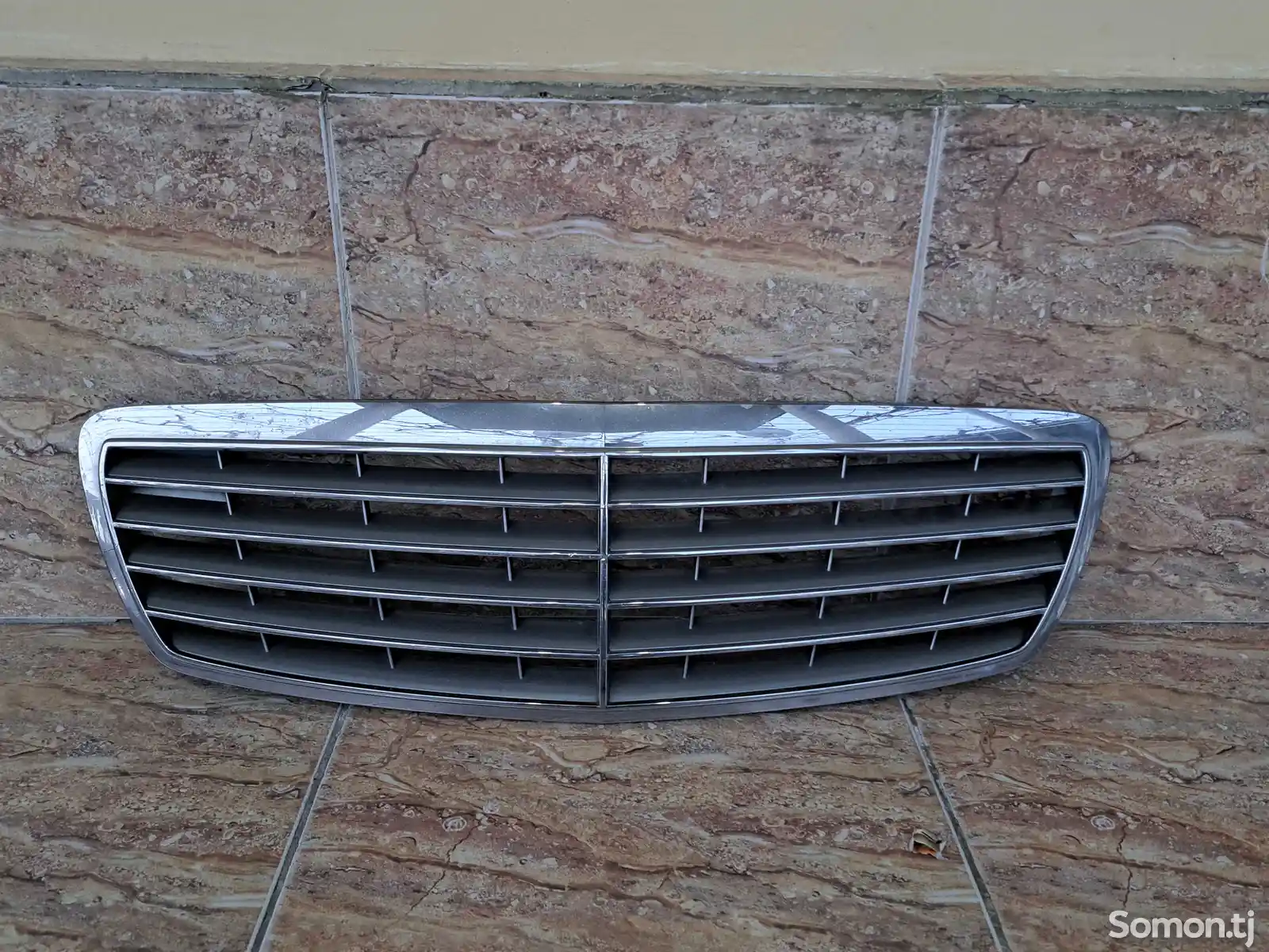 Решётка радиатора на Mercedes Benz W211-1