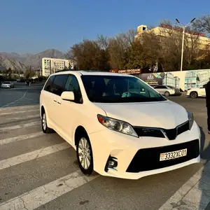 Toyota Sienna, 2012