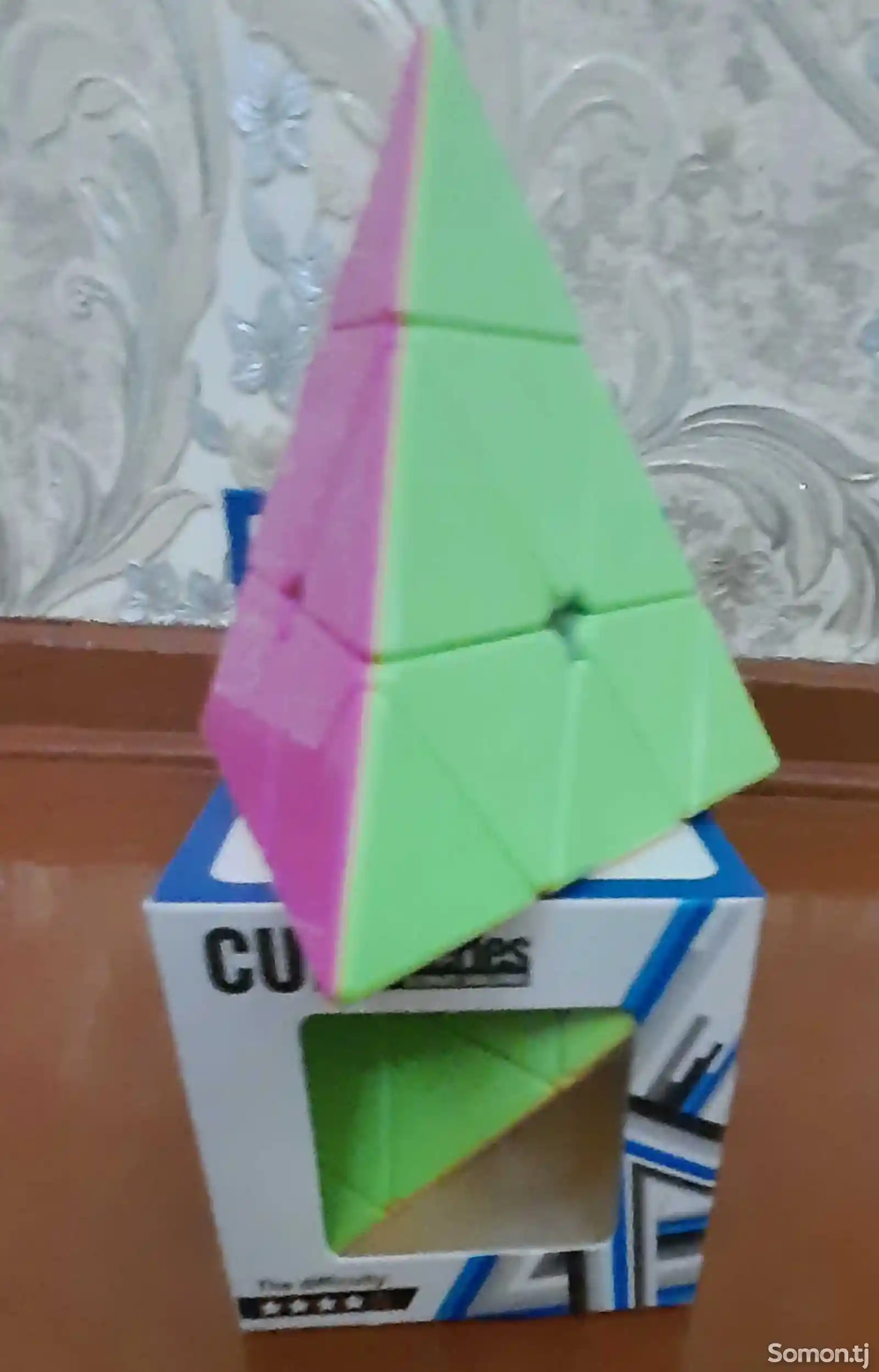 Пирамида кубика Рубика-1