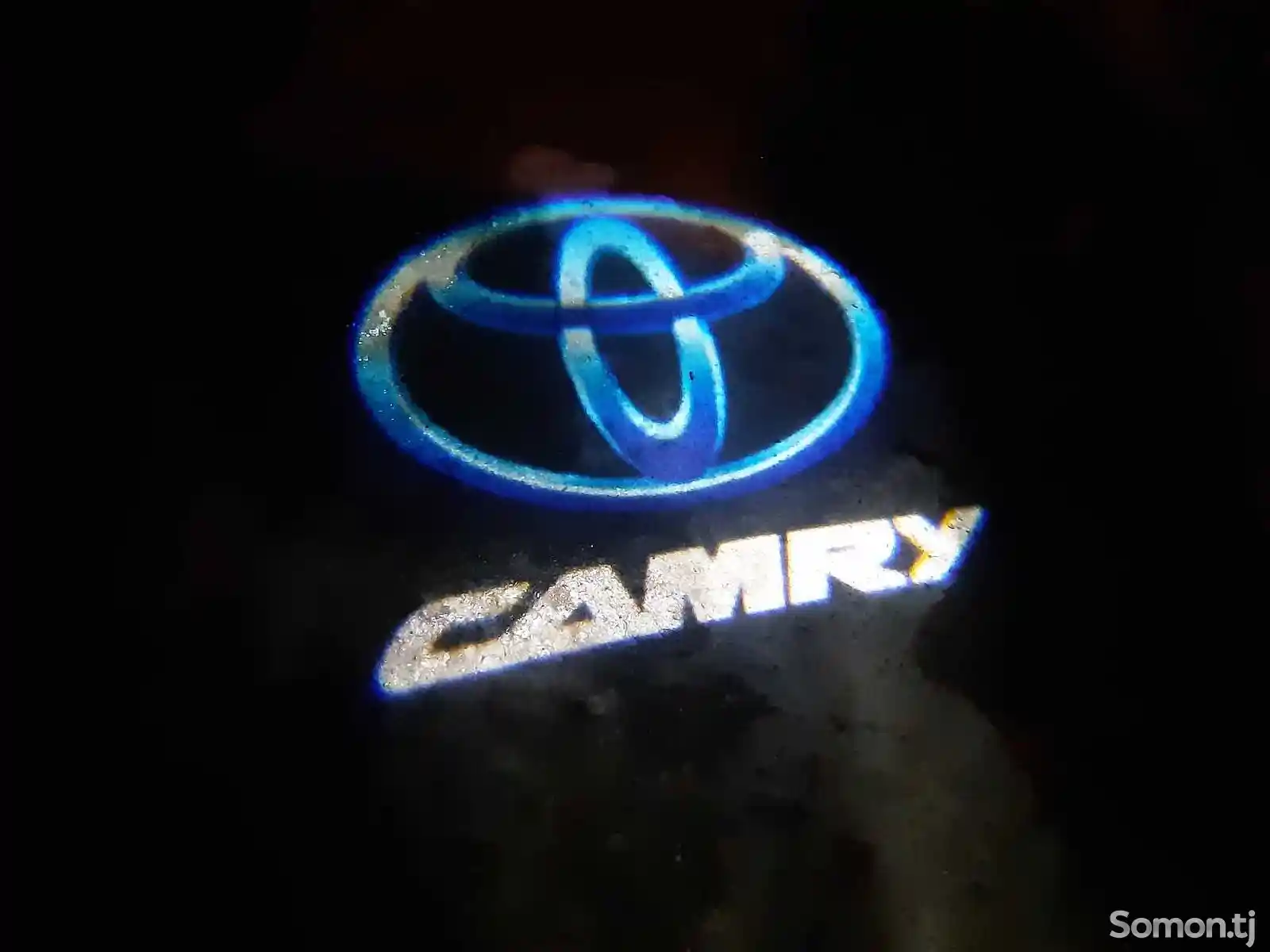 Логотип для Camry-1