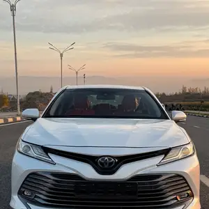 Toyota Camry, 2019