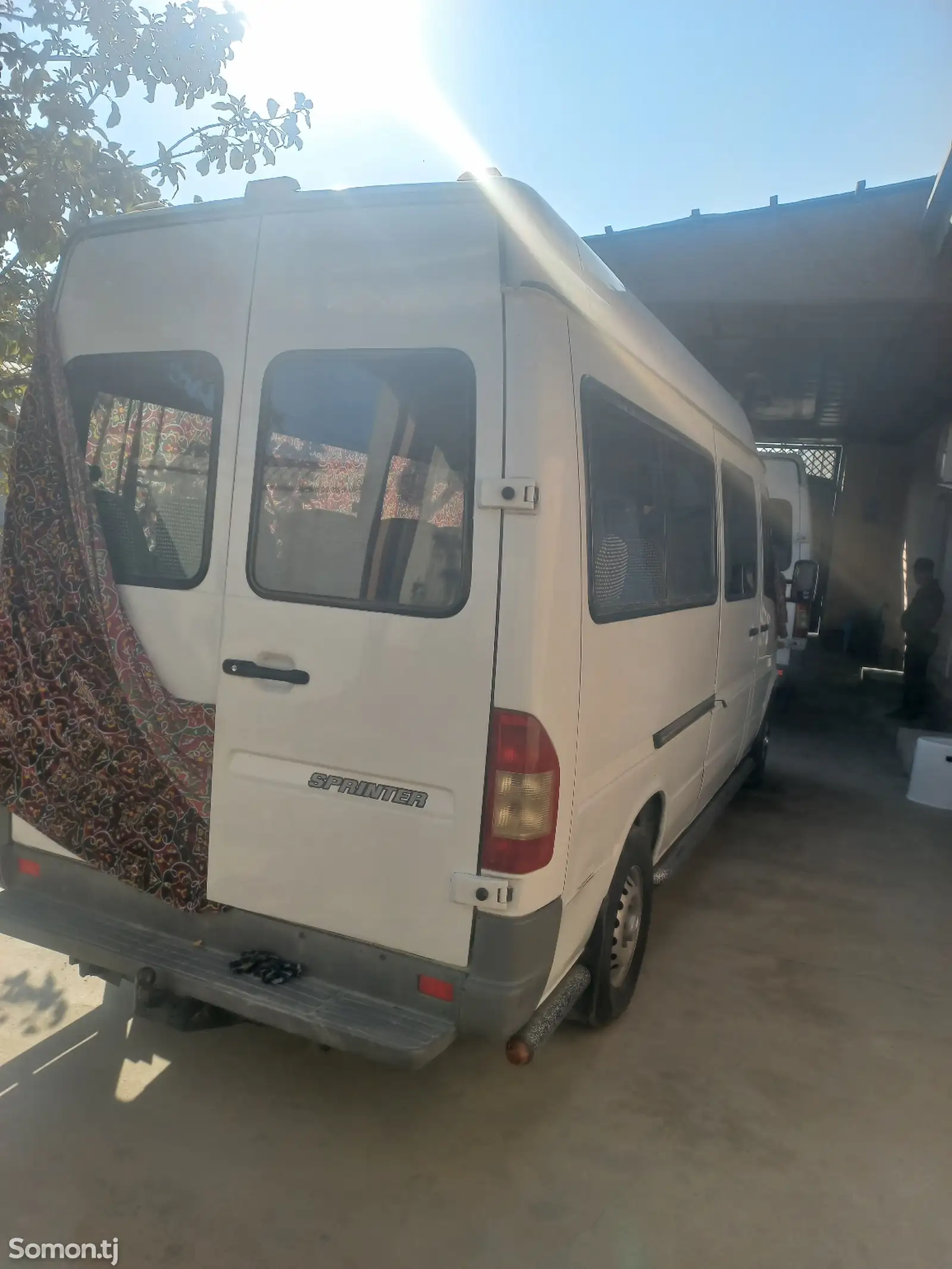 Mercedes-Benz Sprinter-3