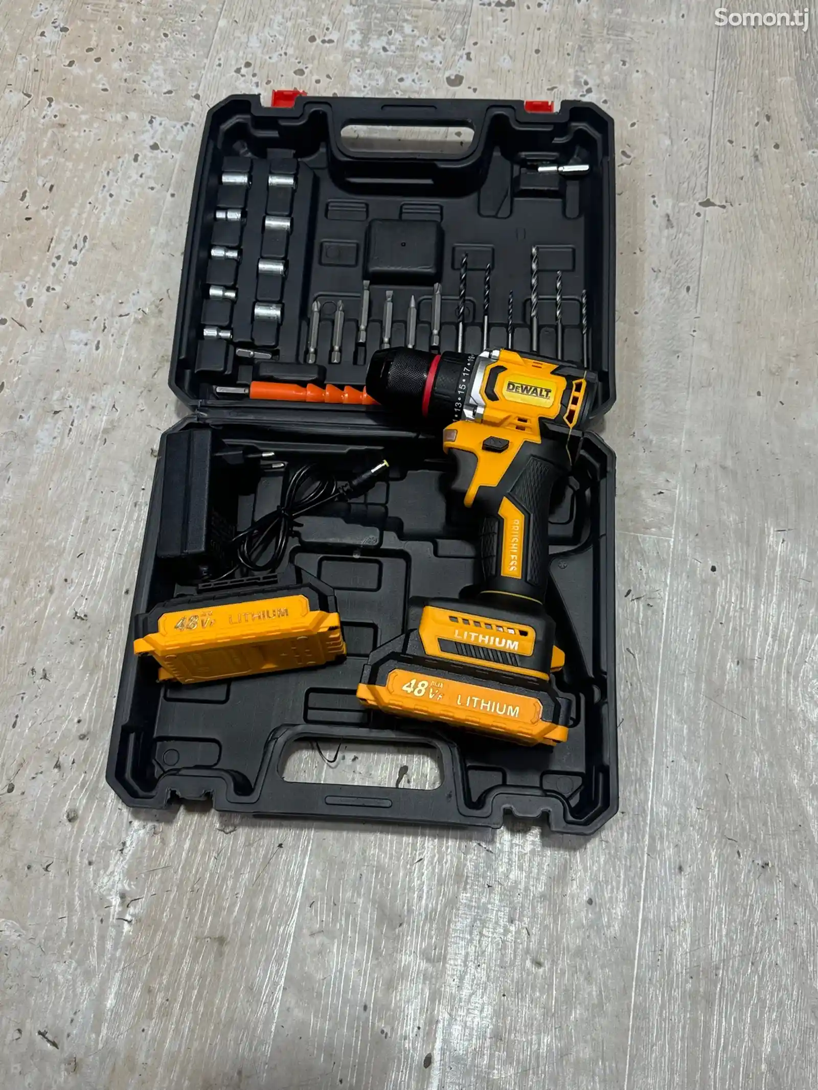 Шуруповёрт DeWalt-1