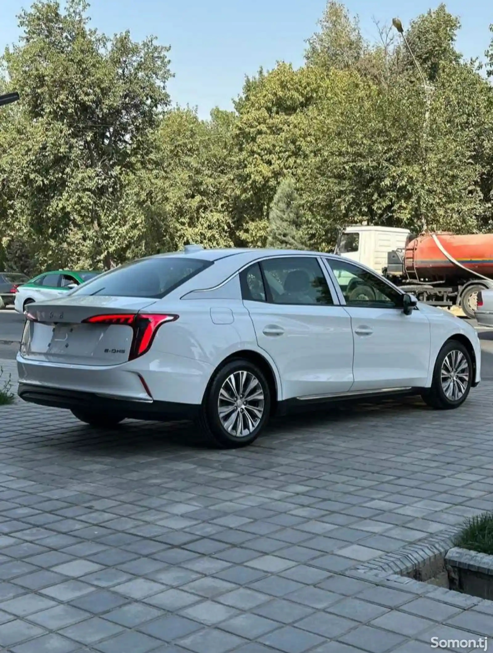 Hongqi E-QM5, 2024-2