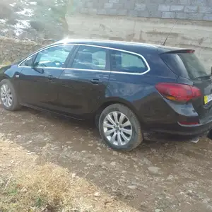 Opel Astra J, 2011