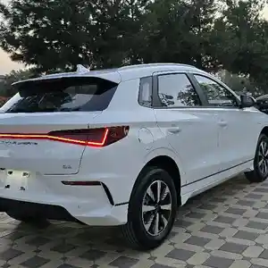 BYD E2, 2024