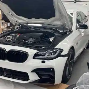 Бампер BMW F10 M в стиле G30 M