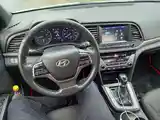 Hyundai Elantra, 2017-10