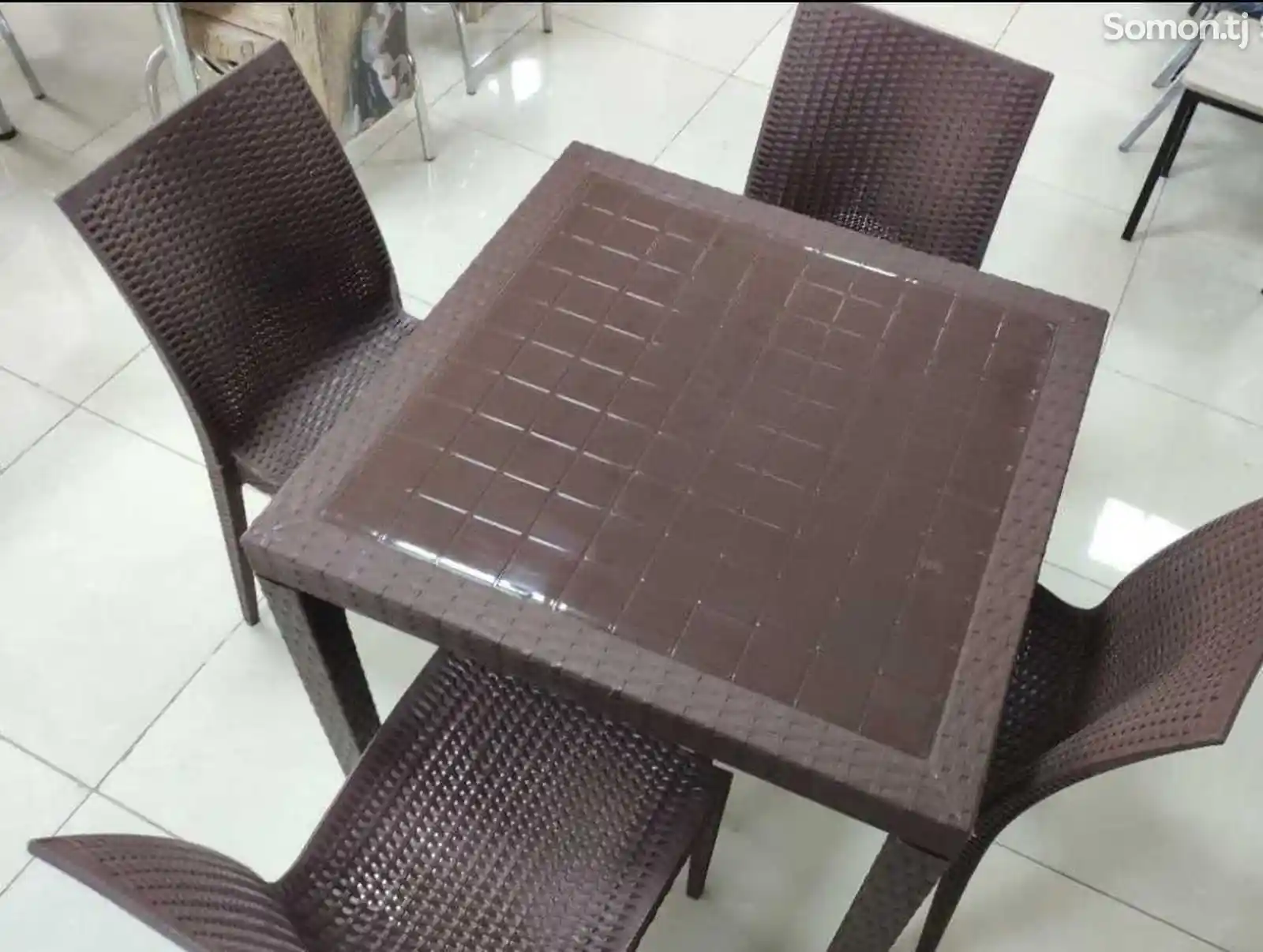 Стол со стульям