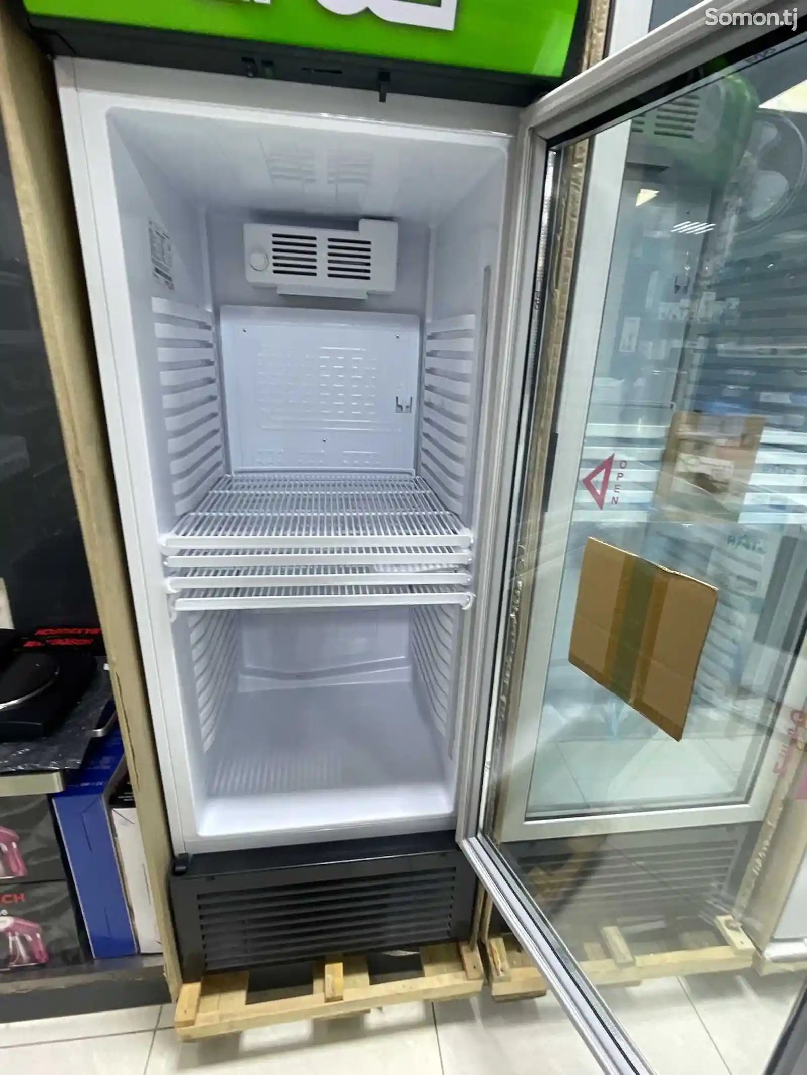 Витринный холодильник Artel-3