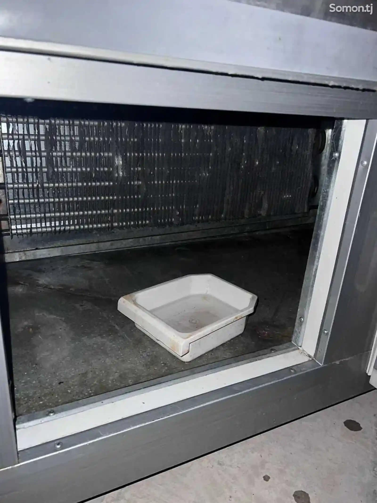 Холодильник витринный-5