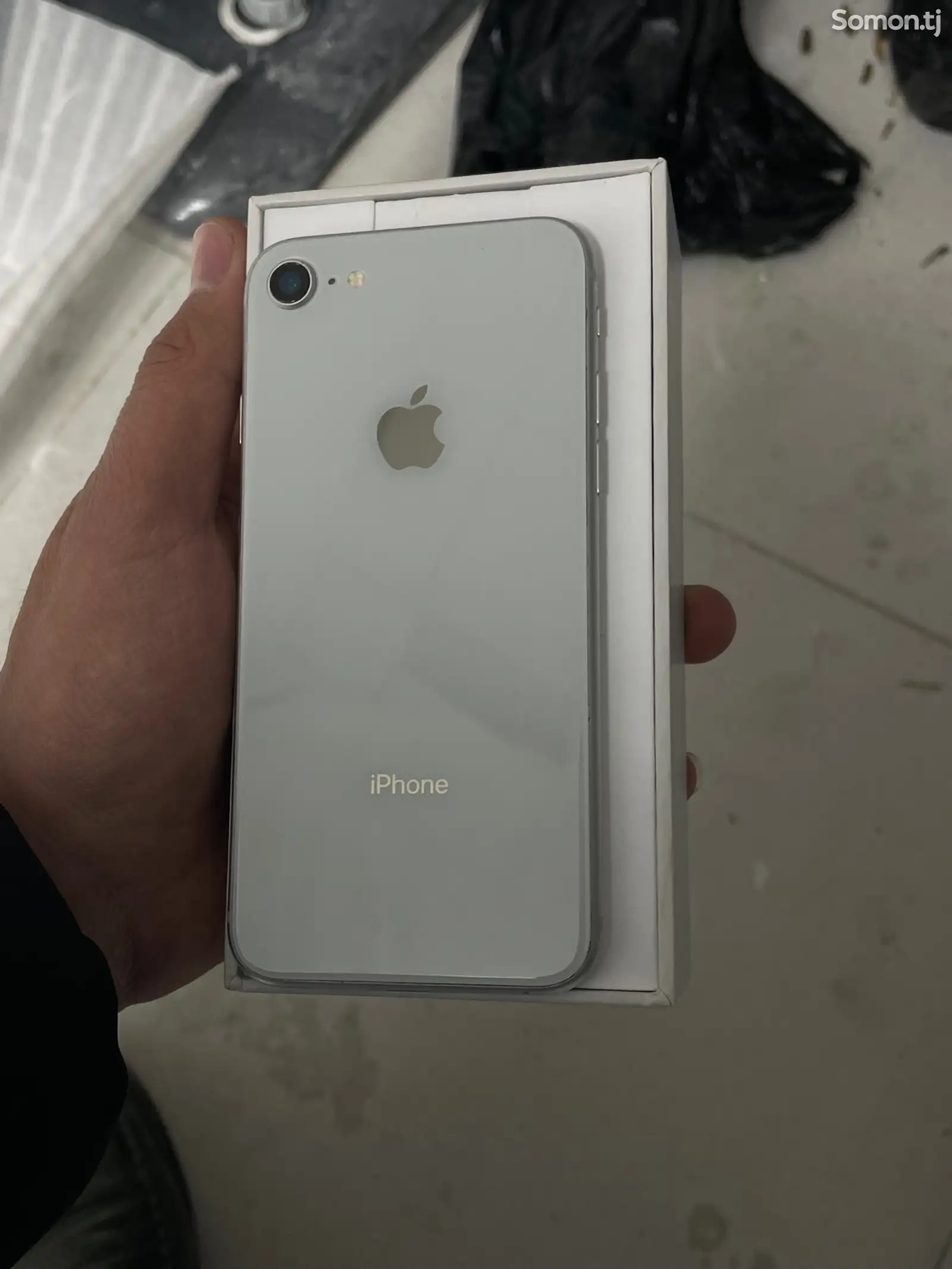 Apple iPhone 8, 64 gb, Silver-1