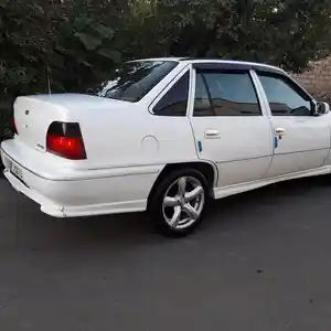 Daewoo Nexia, 1995