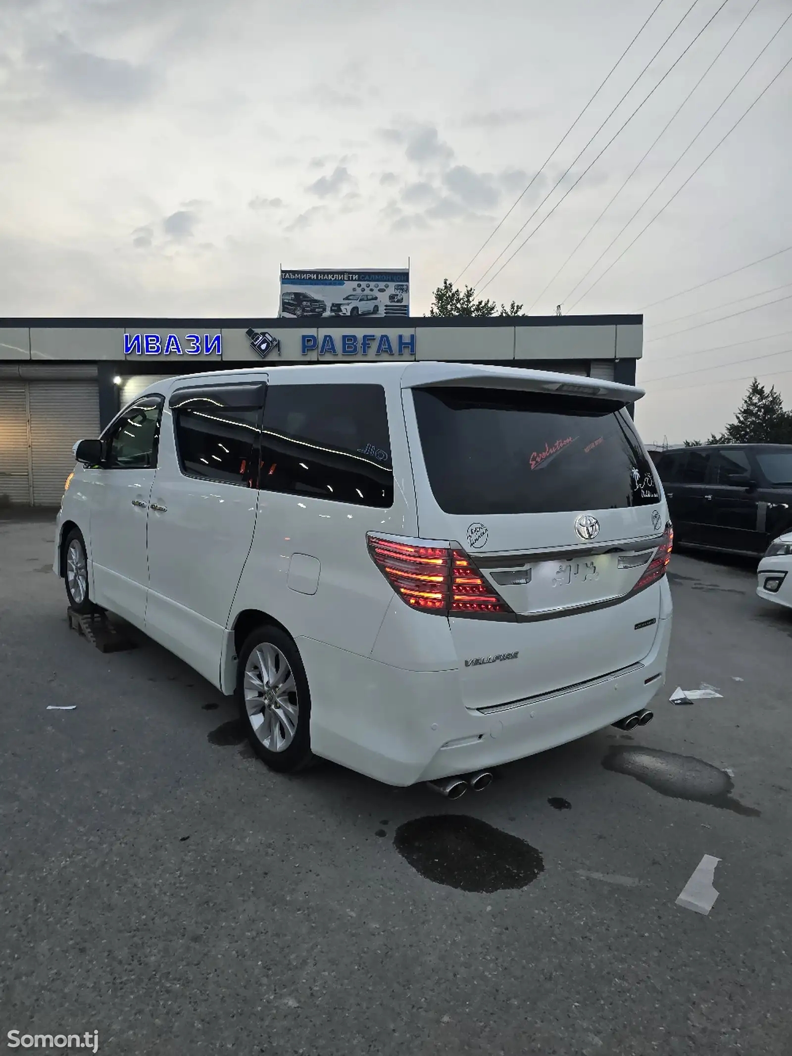 Toyota Vellfire, 2014-10