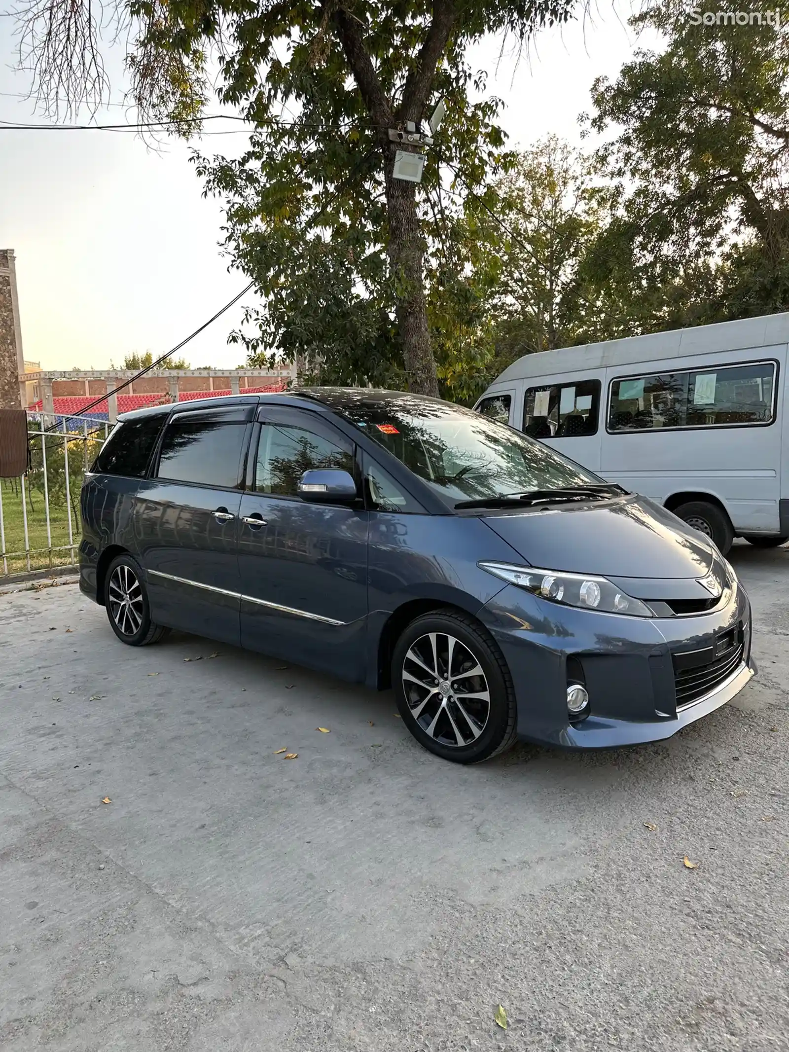 Toyota Estima, 2014-3