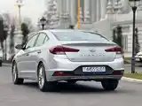 Hyundai Elantra, 2020-4