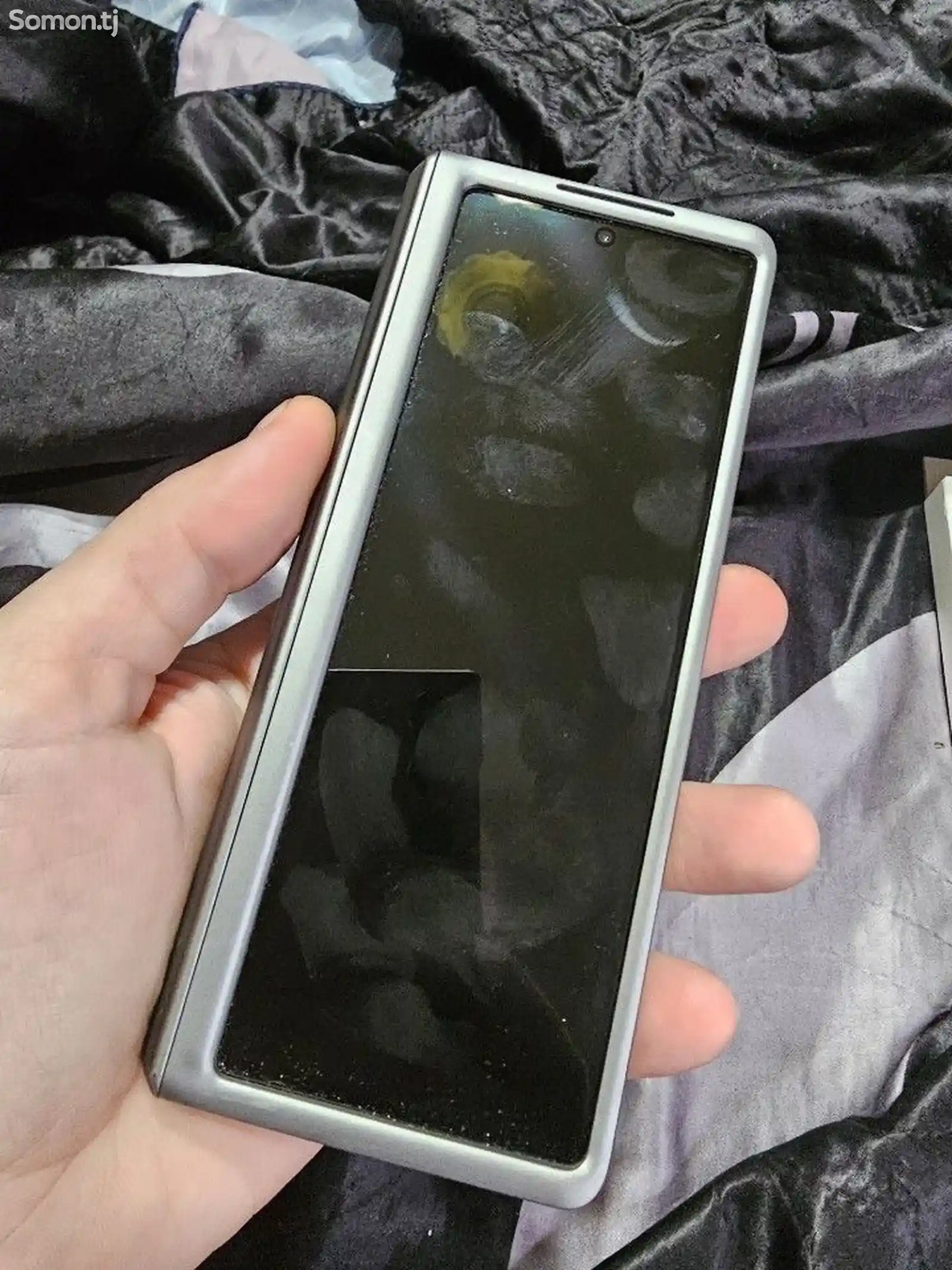 Samsung Galaxy Z Fold 2-3