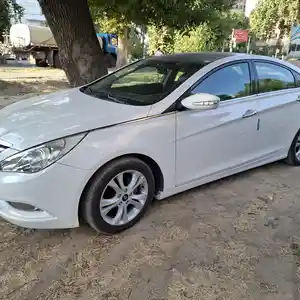 Hyundai Sonata, 2011