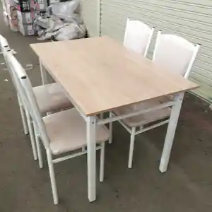 Стол со стульями для кухни