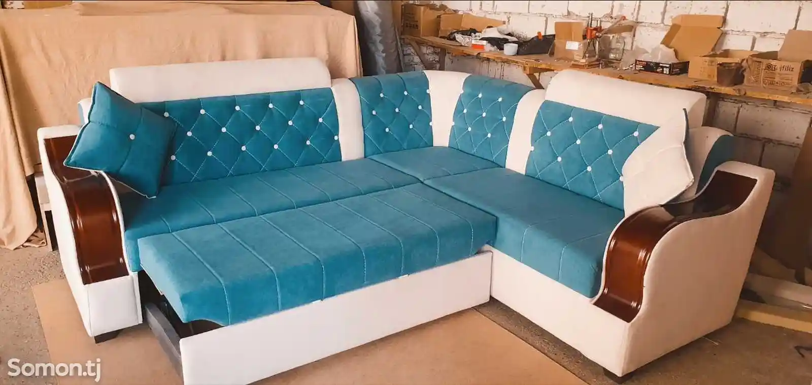 Угловой диван с пуфиком-2
