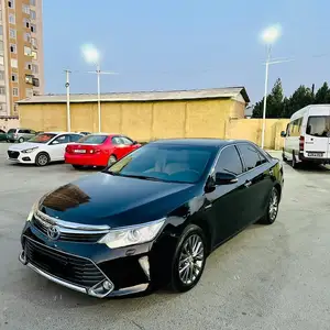 Toyota Camry, 2016