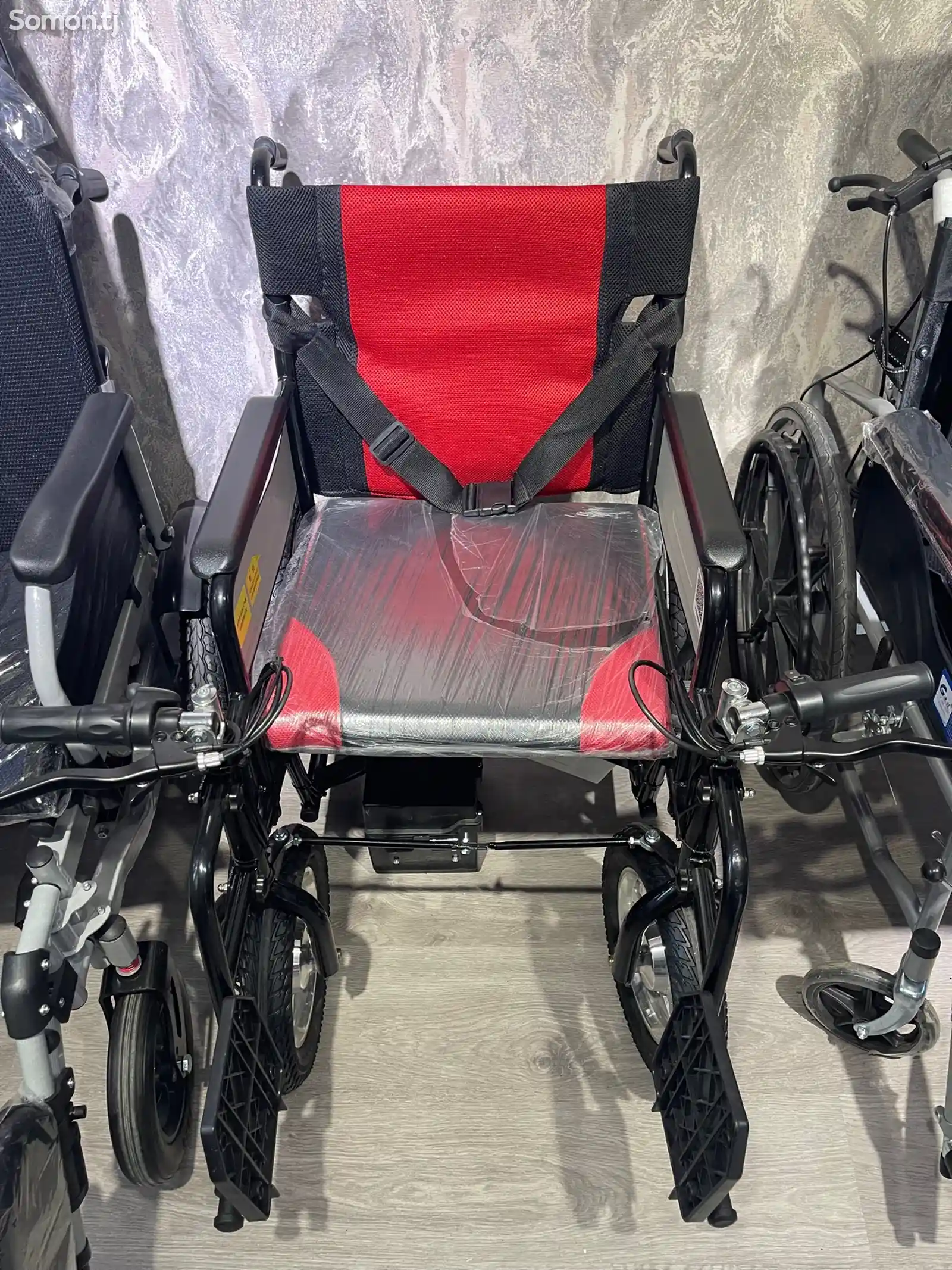 Электронная инвалидная коляска-1