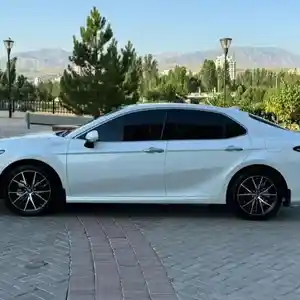 Toyota Camry, 2019