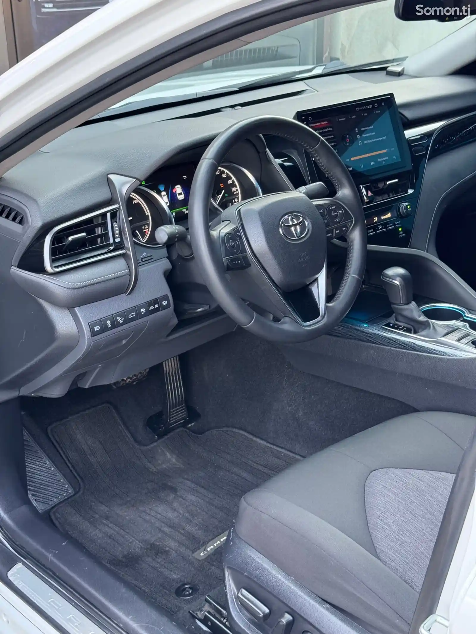 Toyota Camry, 2019-9