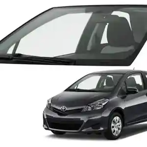 Лобовое стекло на Toyota Yaris 2013