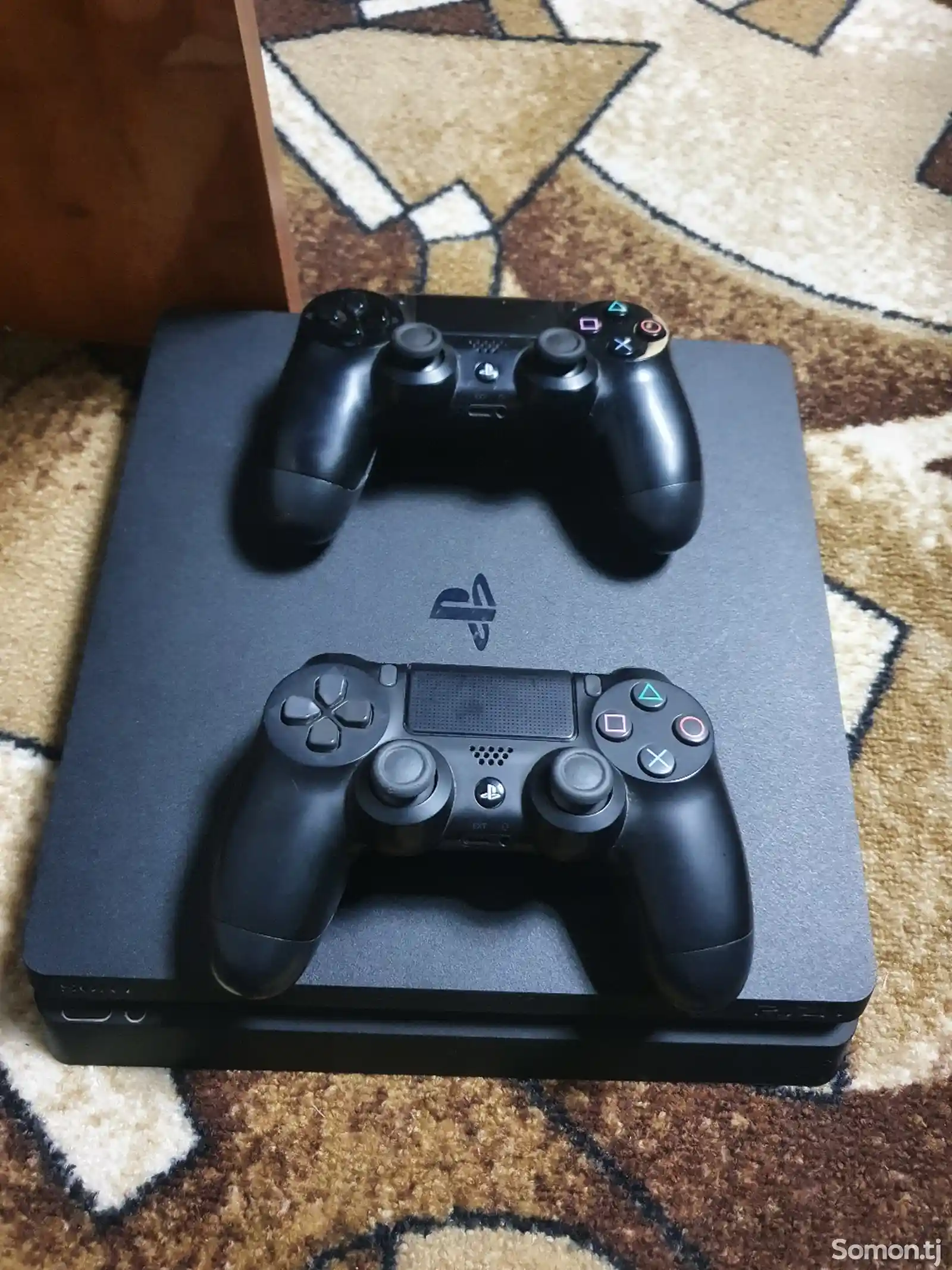 Игровая приставка PS4-1