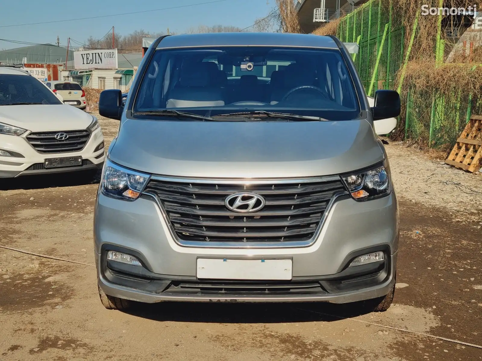 Hyundai Grand Starex 2.5 Diesel 9 SEATS-1