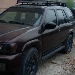 Nissan Pathfinder, 2002