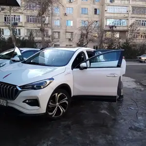 Hongqi E-HS3, 2020