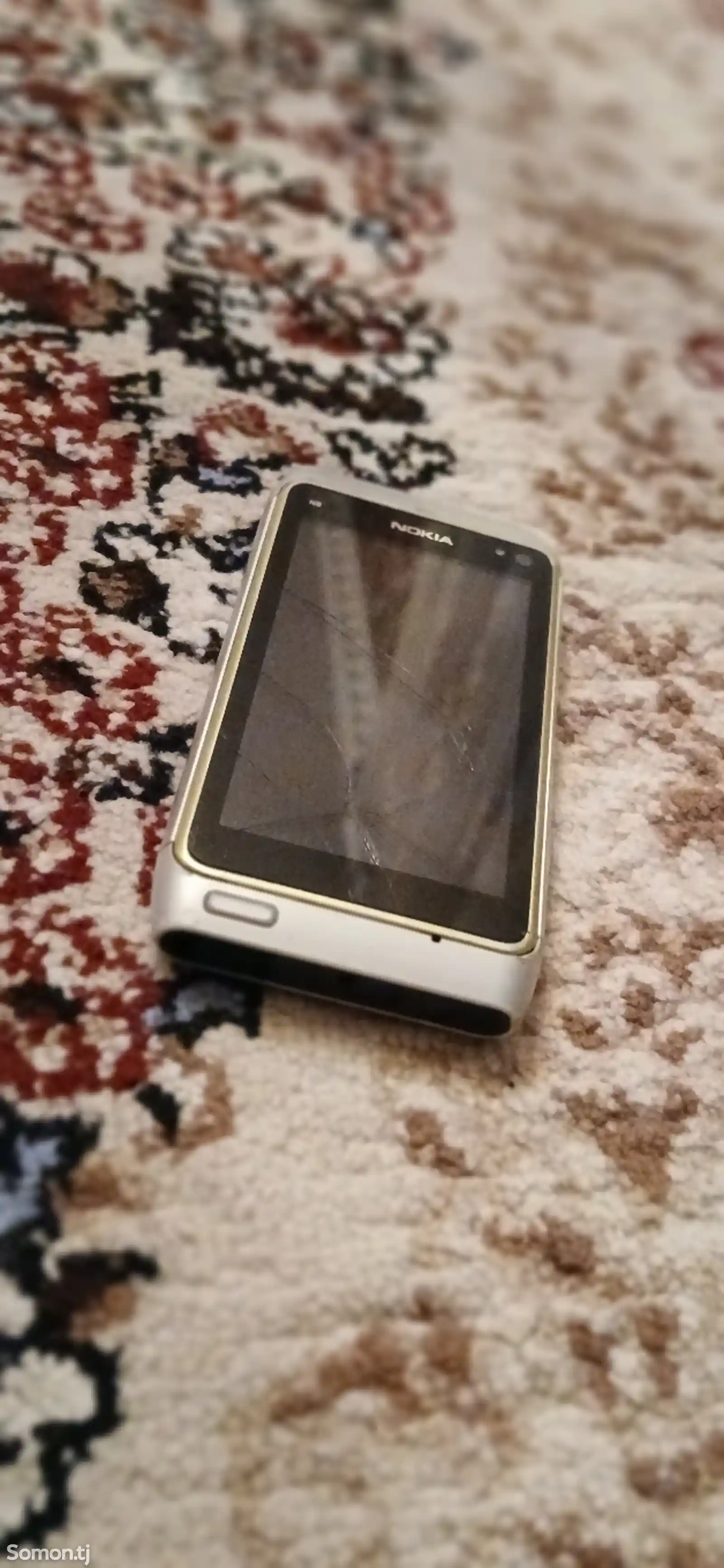 Nokia N8-4