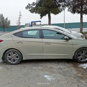 Hyundai Elantra, 2017