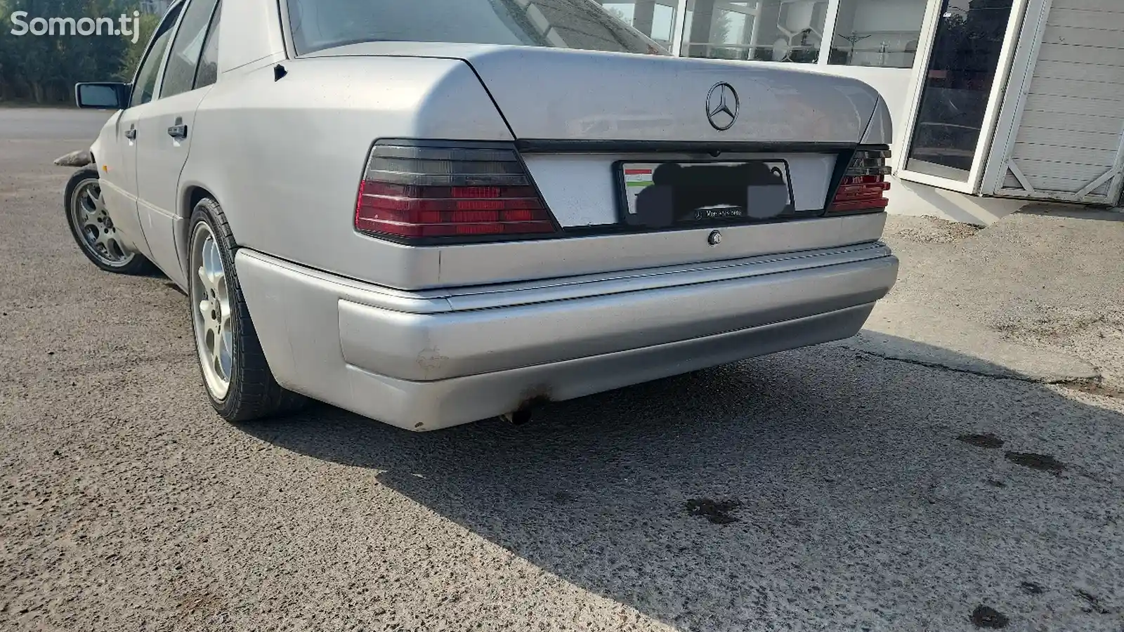 Передний и задний бампера на Mercedes-Benz w124-2