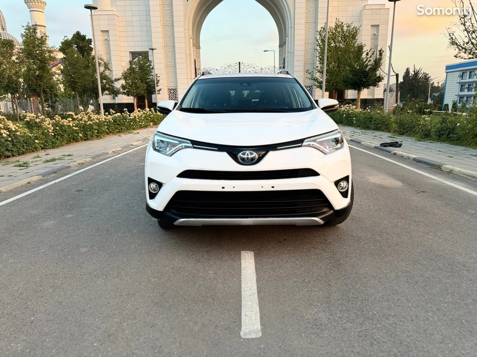 Toyota RAV 4, 2017-1