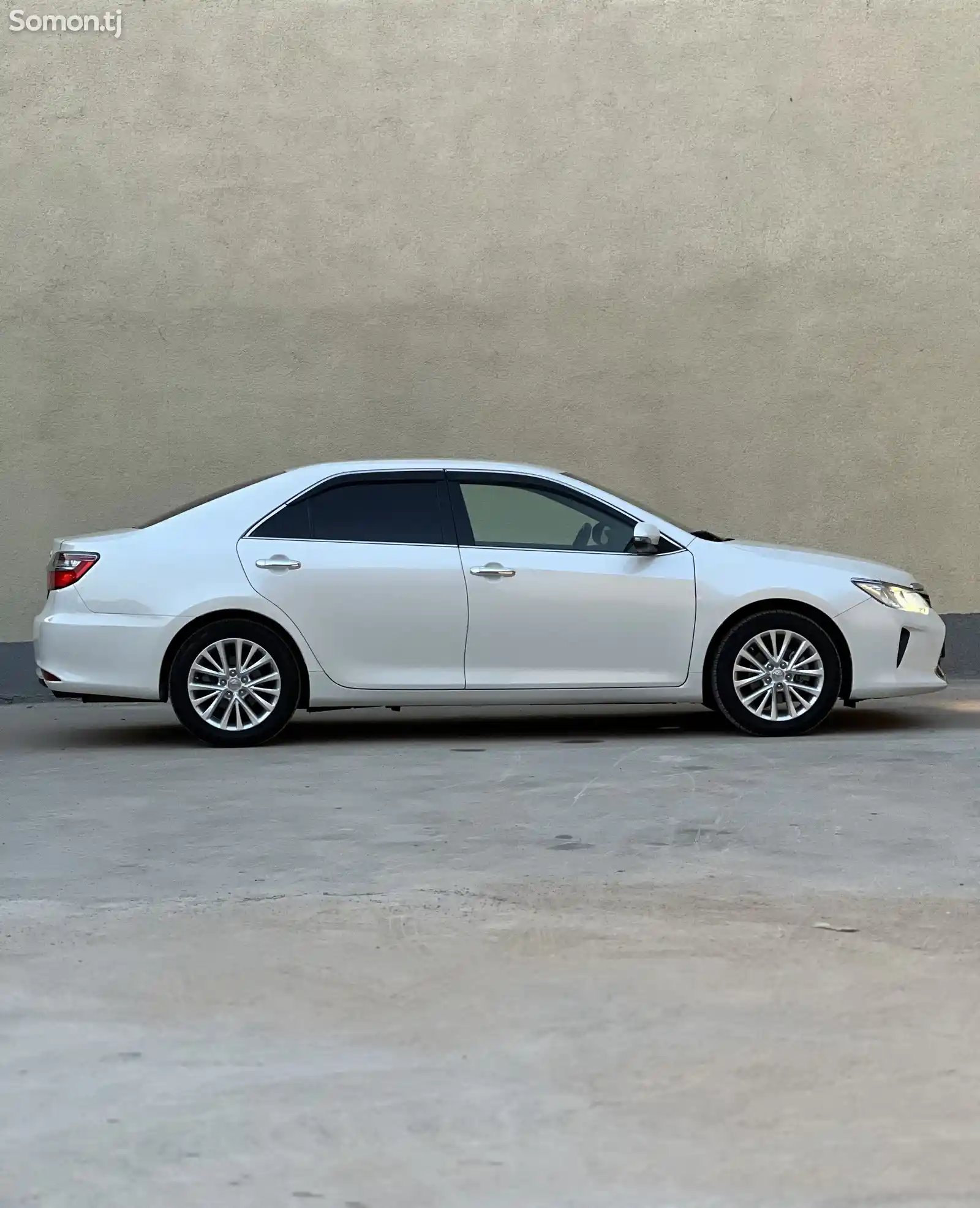 Toyota Camry, 2015-10