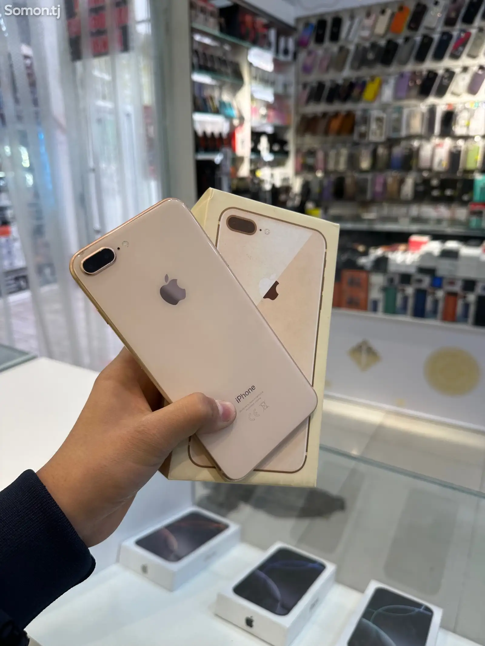 Apple iPhone 8 plus, Нет встроенной памяти, Gold-1