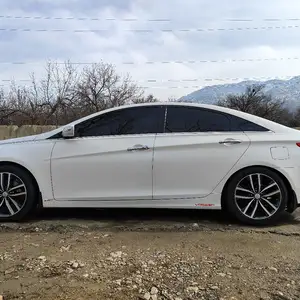 Hyundai Sonata, 2011