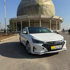 Hyundai Elantra, 2019