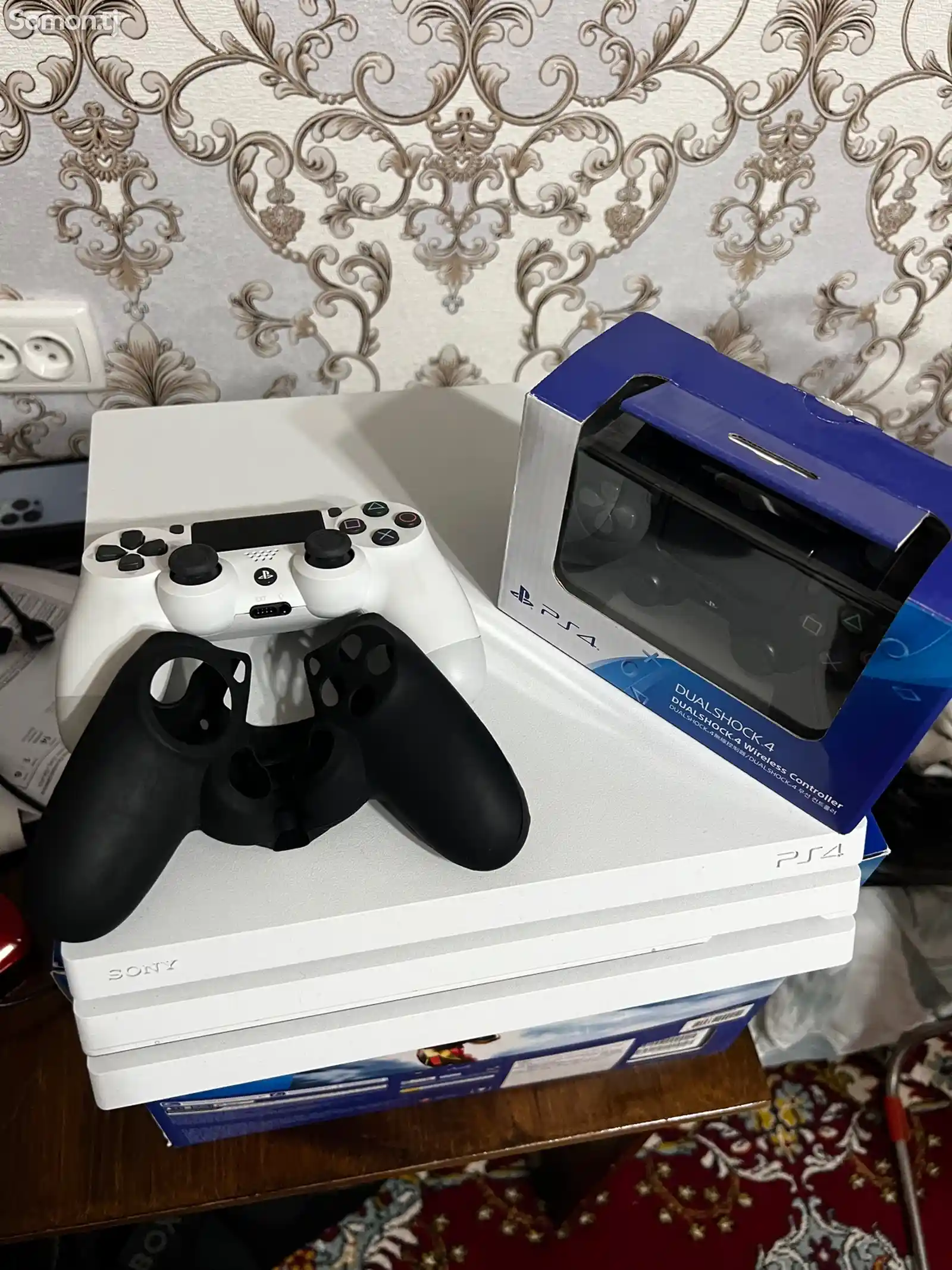 Игровая приставка PlayStation 4pro-1