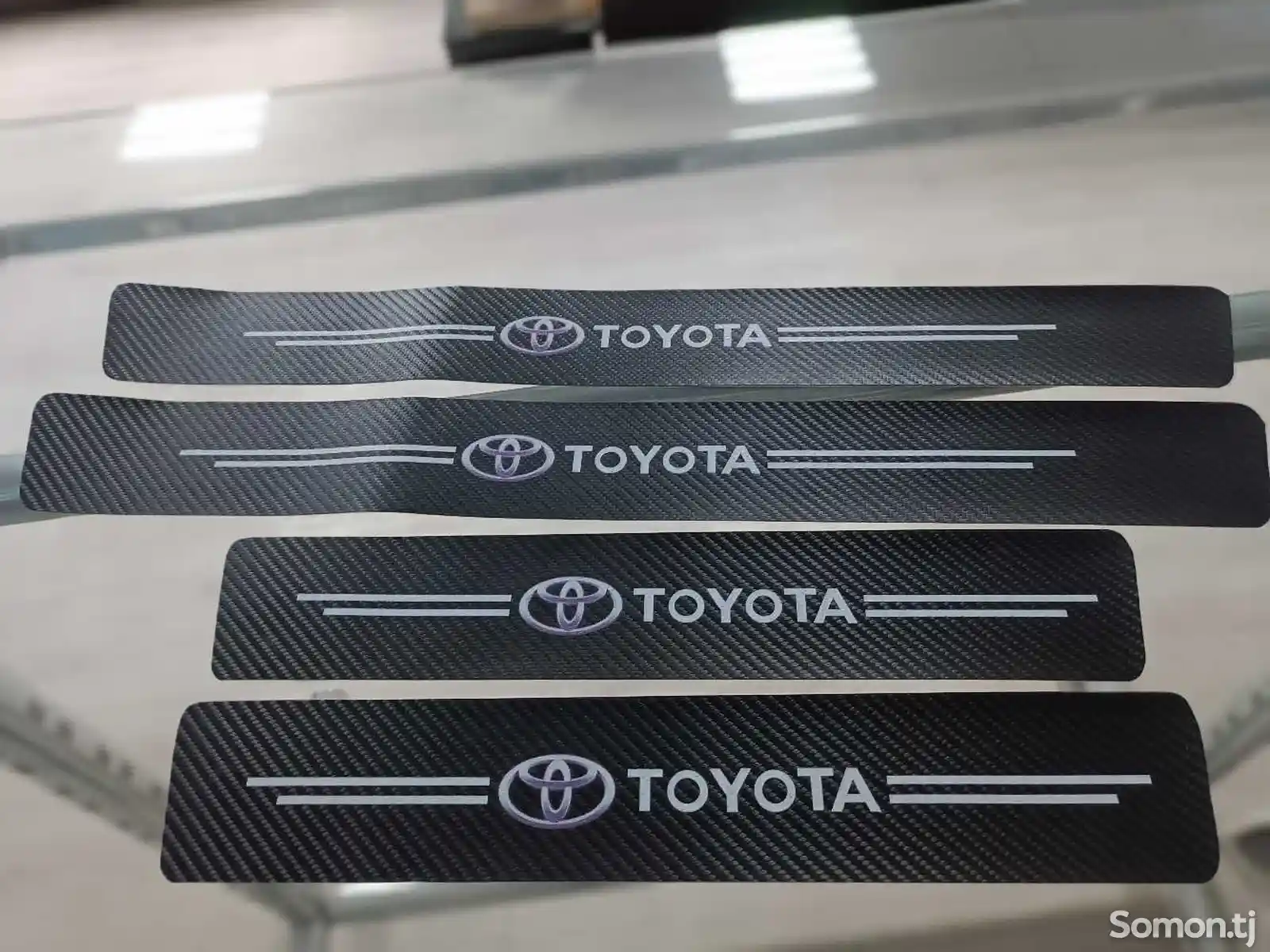 Защитные наклейки на пороги Toyota-4