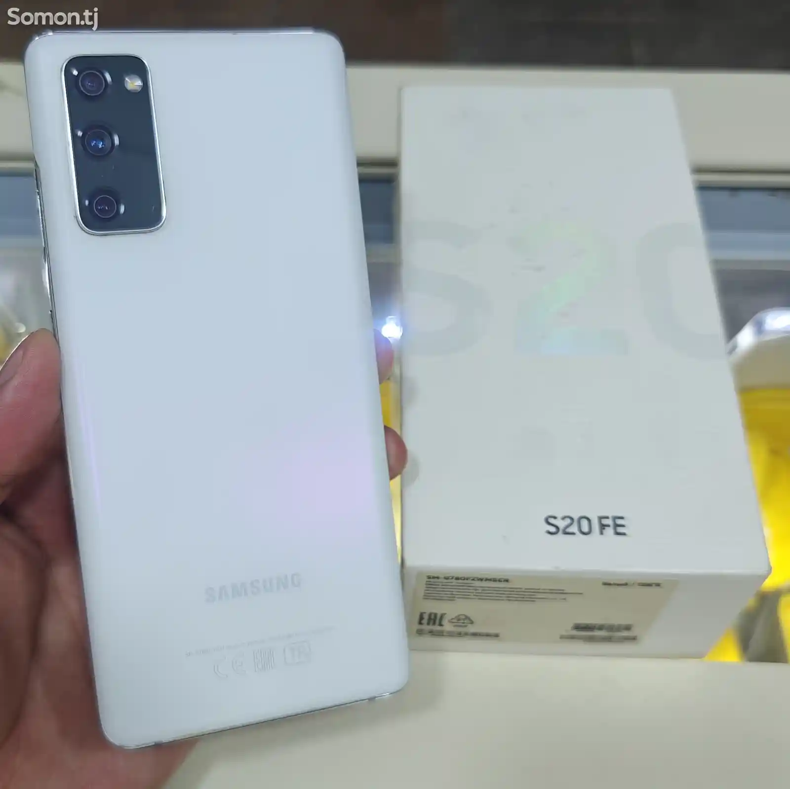 Samsung Galaxy S20 FE White duos 8/128Gb-4