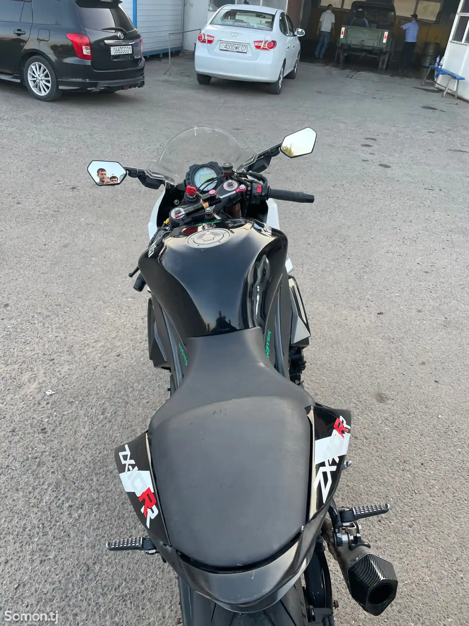 Мотоцикл Kawasaki zx10rr-8